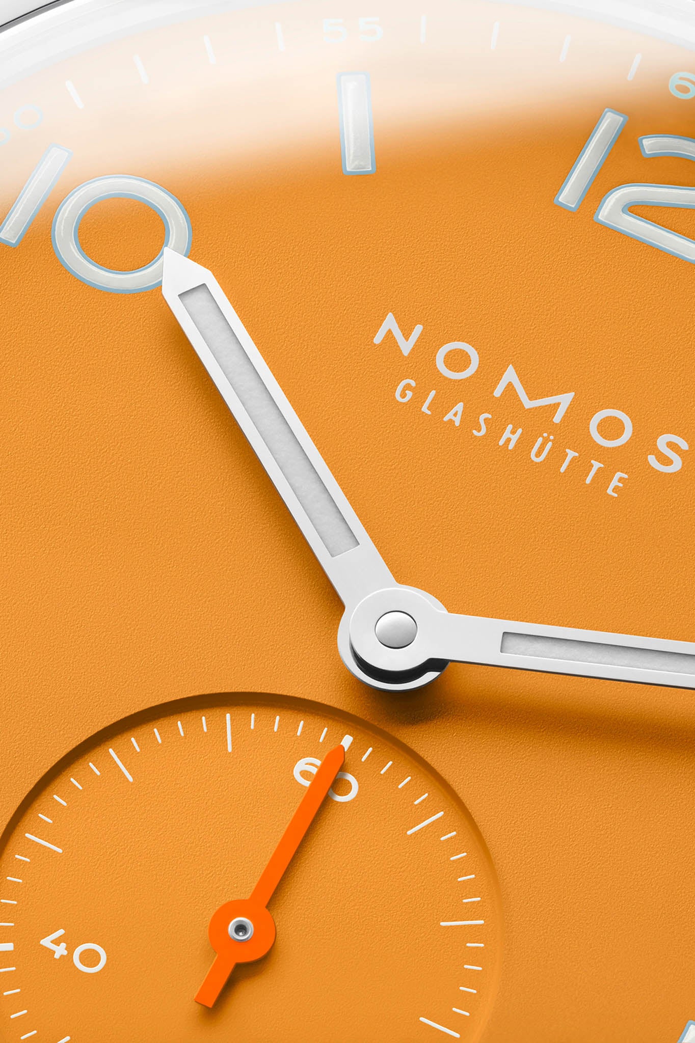 Nomos Club Campus Future Orange rannekello Default Title