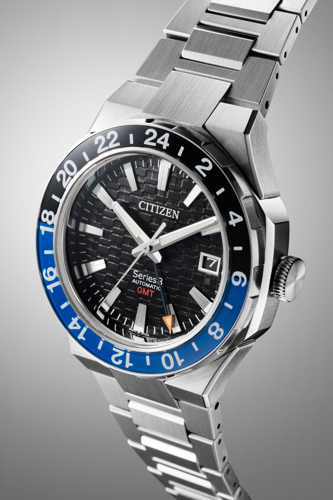 Citizen Series8 GMT 880 rannekello