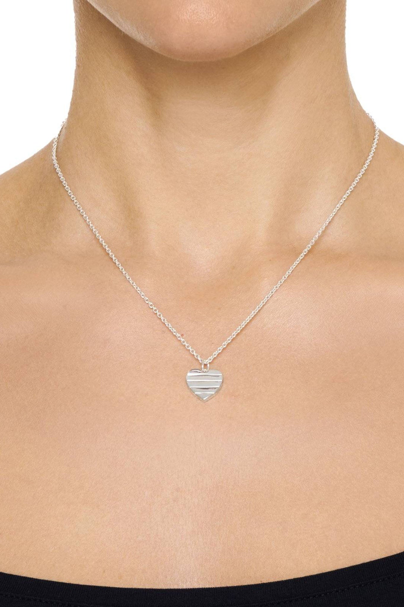Efva Attling A Piece Of My Heart Pendant hopeinen kaulakoru