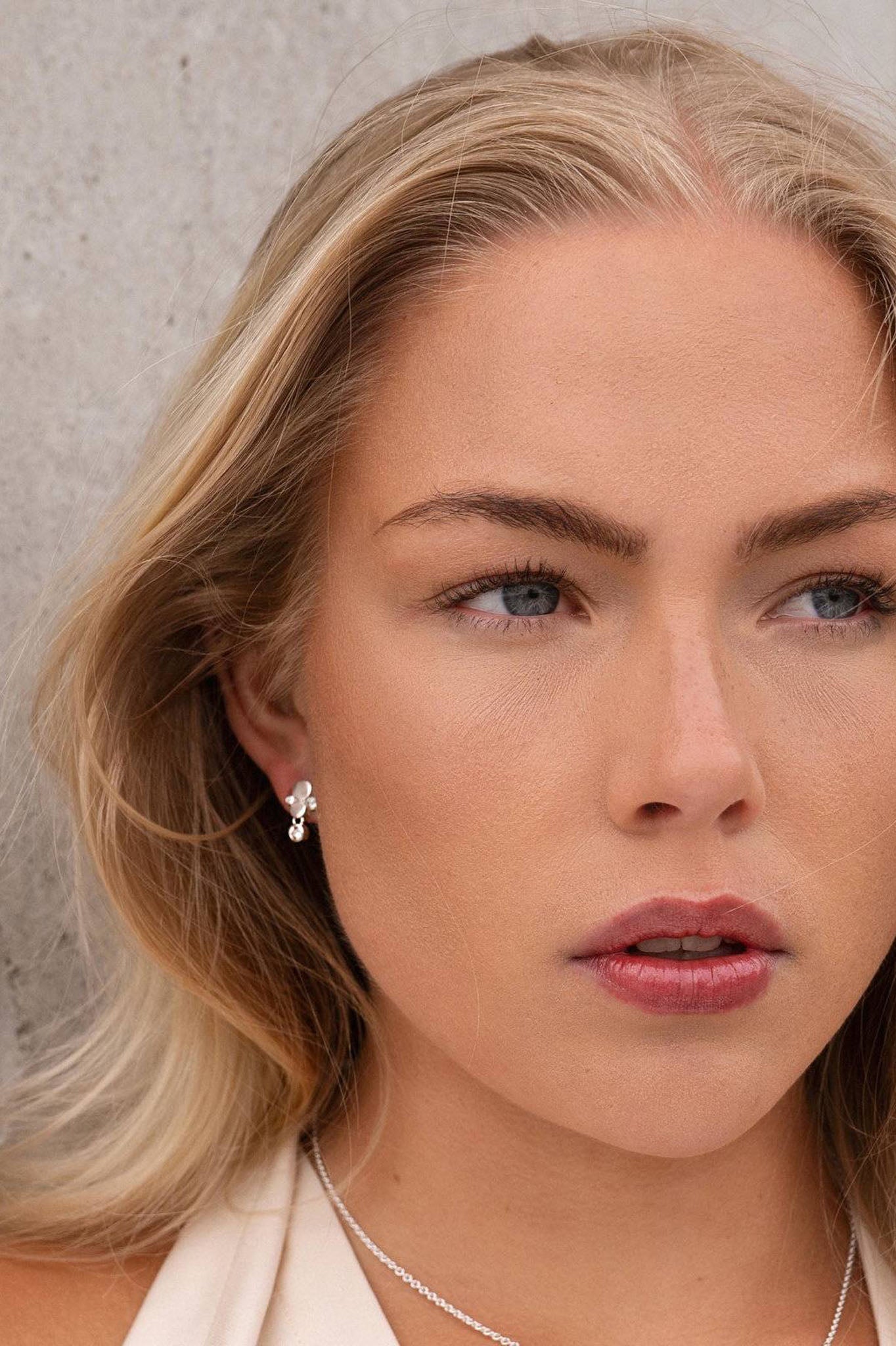 Efva Attling Little Champagne Ear hopeiset korvakorut