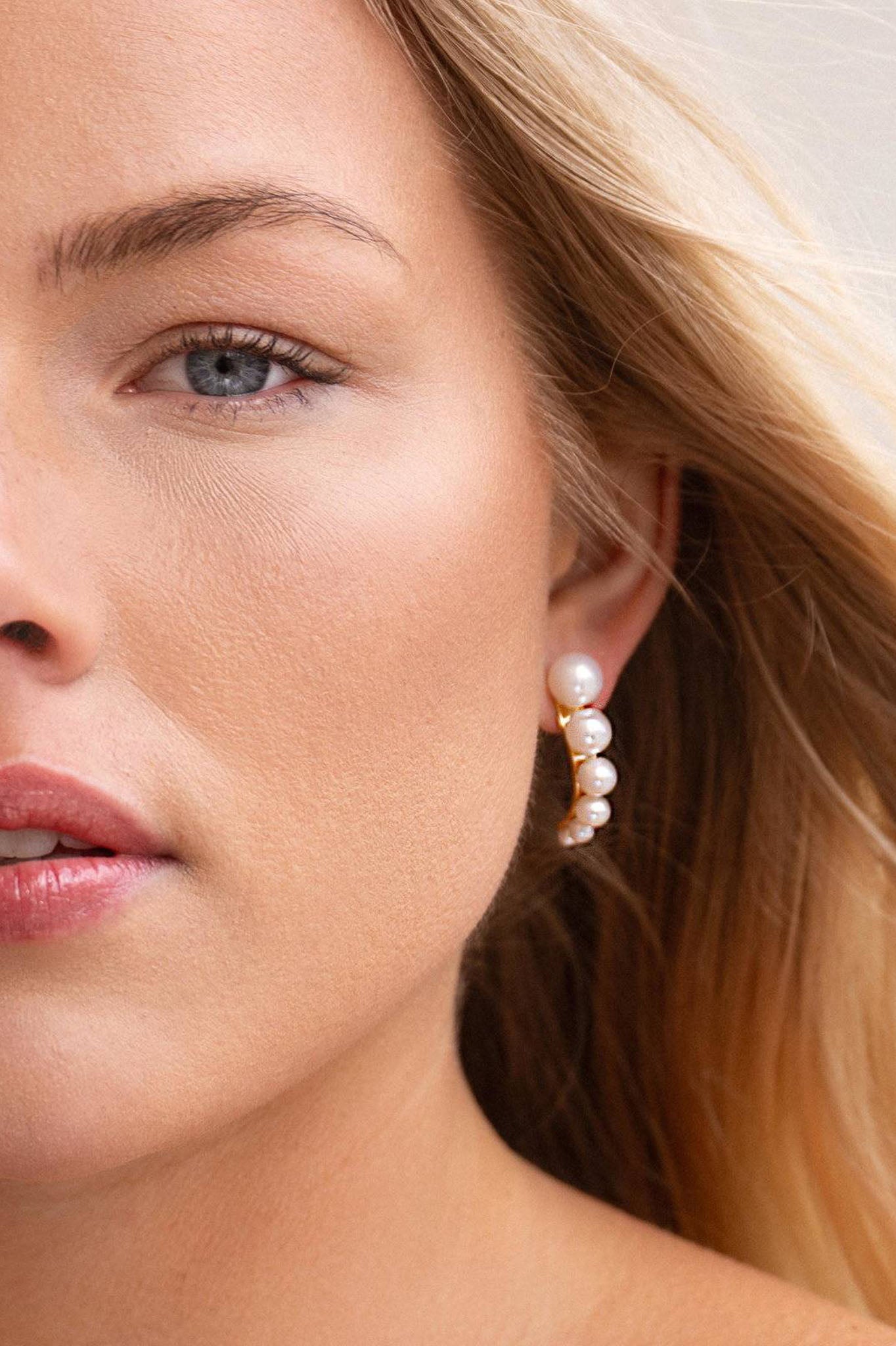 Efva Attling Strings Of Pearls Hoops kullatut korvakorut