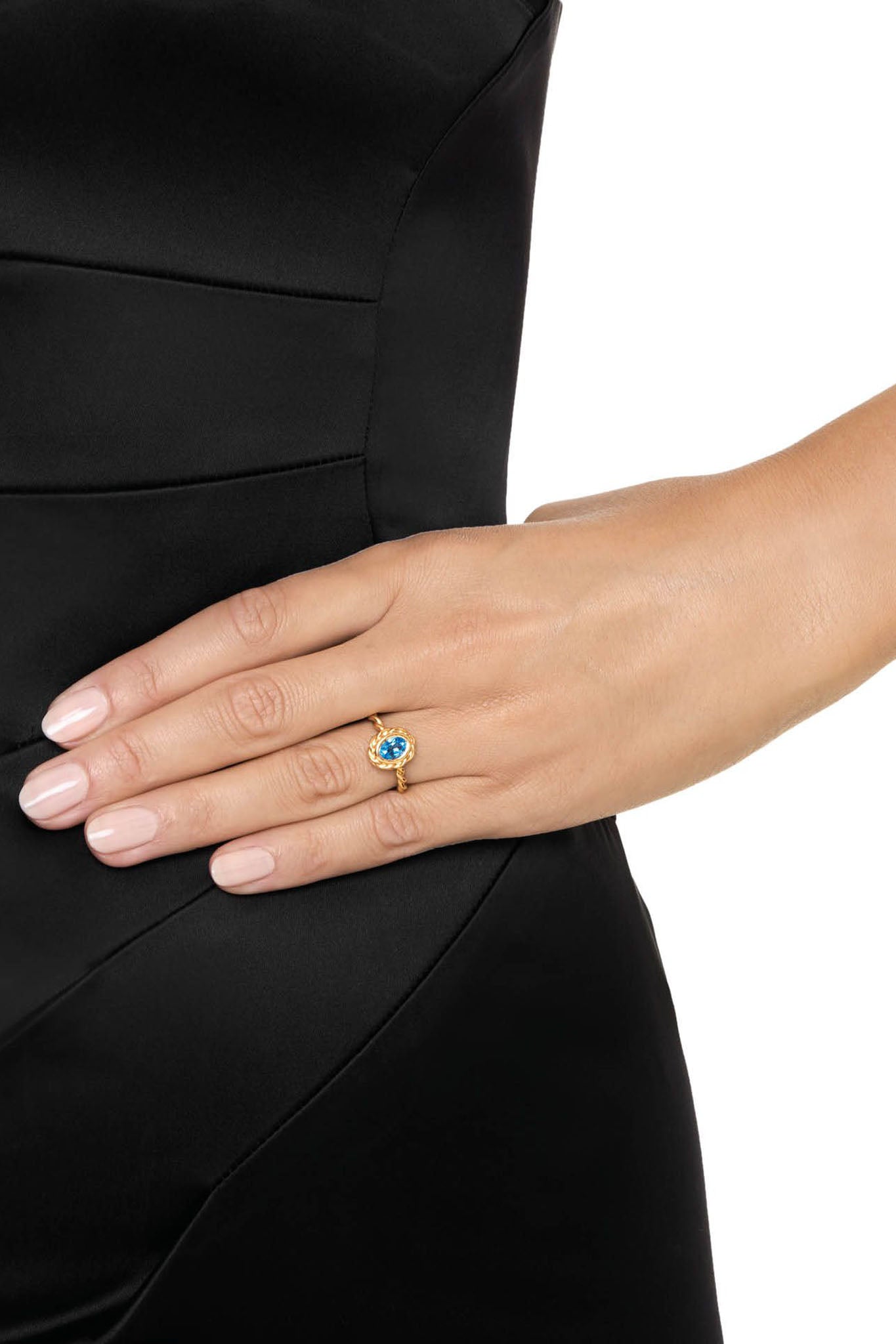 Efva Attling Wrapped Colour Ring, Blue Topaz keltakultainen sormus