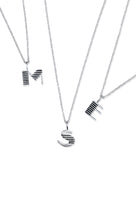 Efva Attling Love Letter hopeinen kirjainkaulakoru 11-100-02296