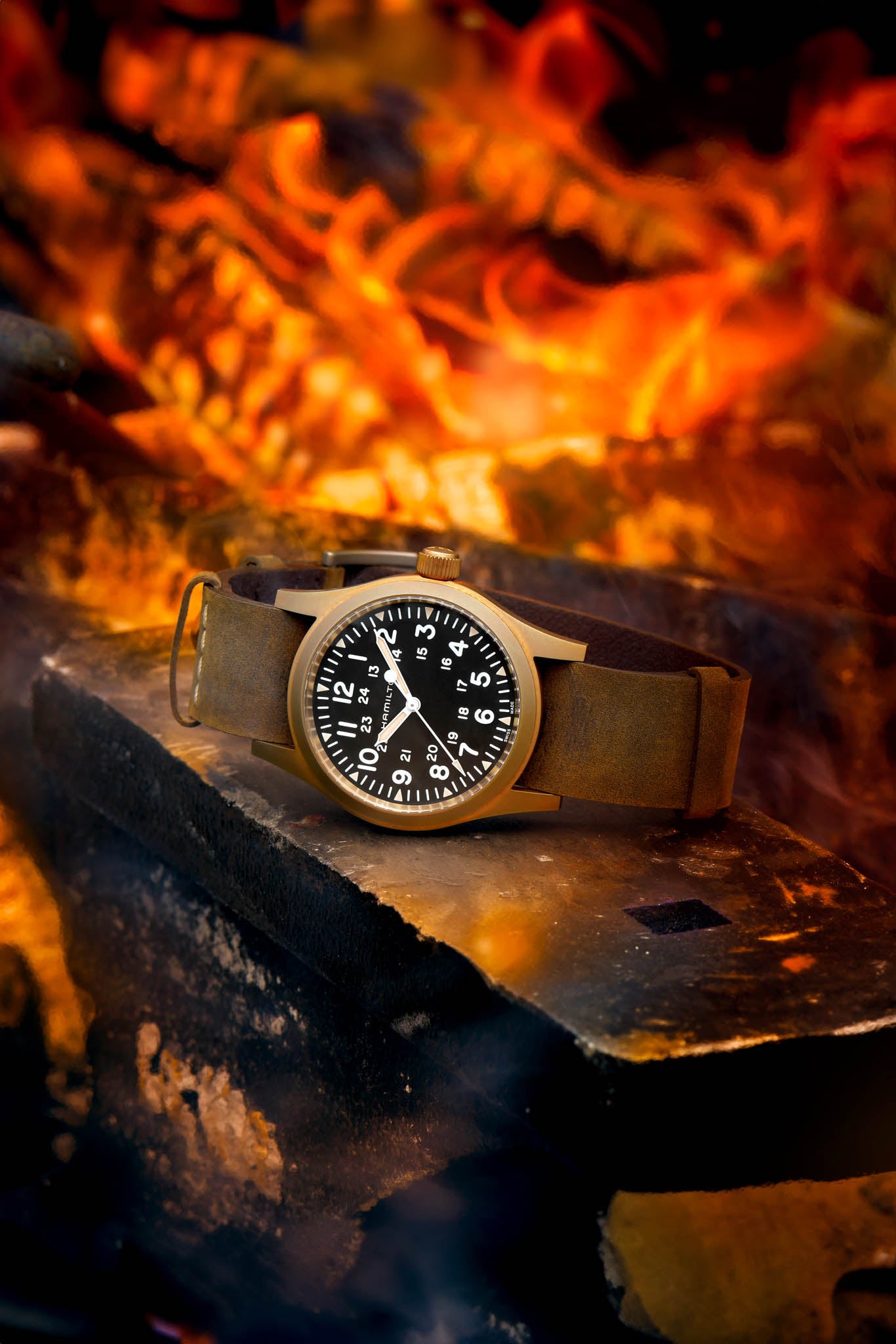 Hamilton Khaki Field 38 Mechanical Bronze rannekello