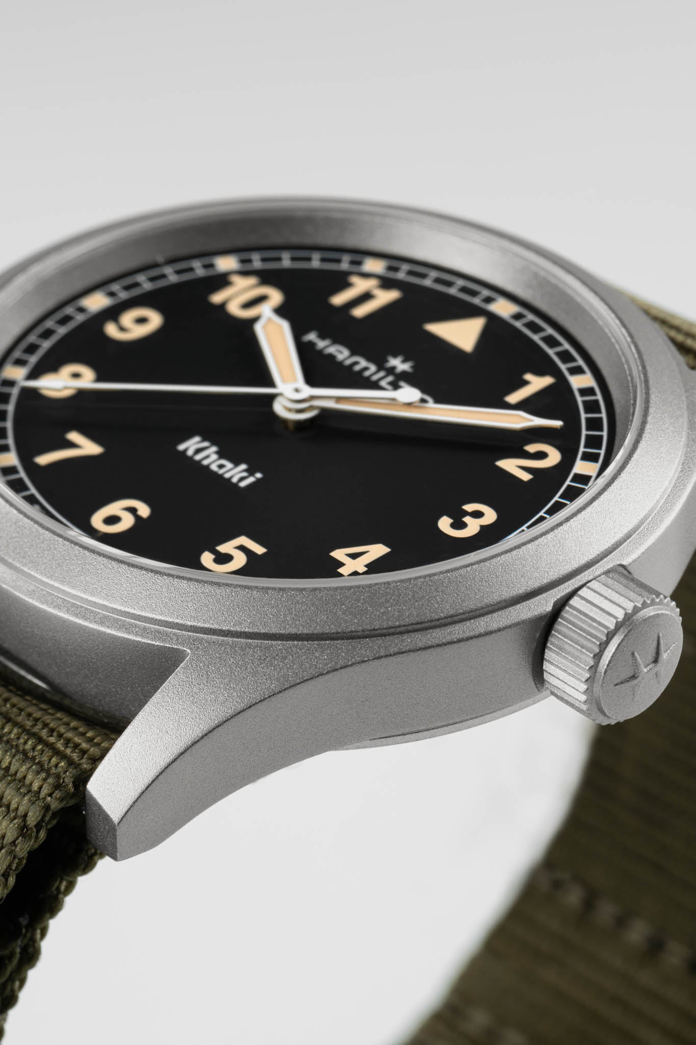 Hamilton Khaki Field 38 Quartz rannekello