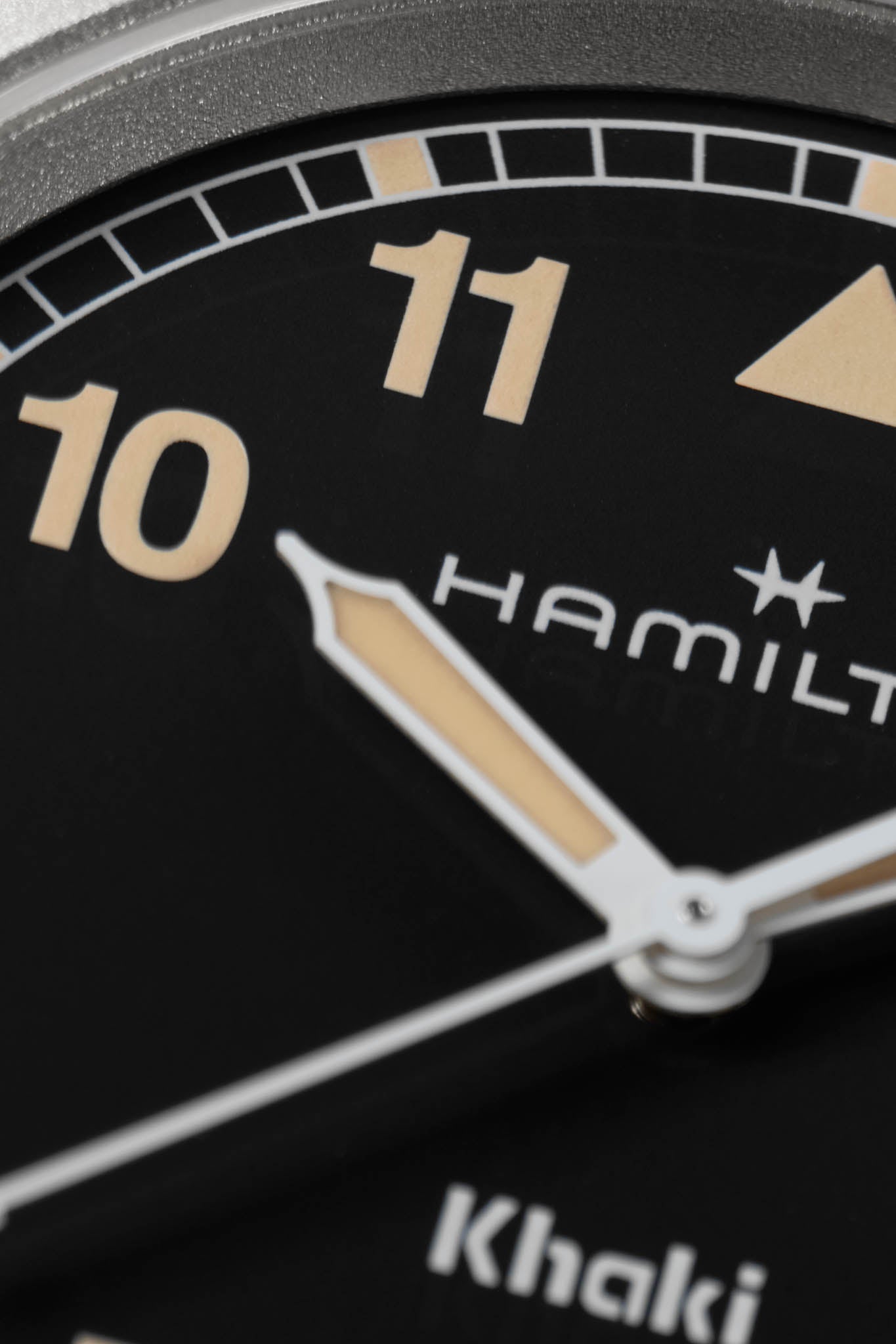 Hamilton Khaki Field 38 Quartz rannekello