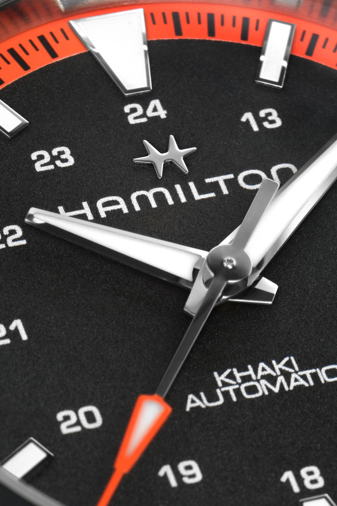 Hamilton Khaki Navy Scuba 40 Automatic rannekello