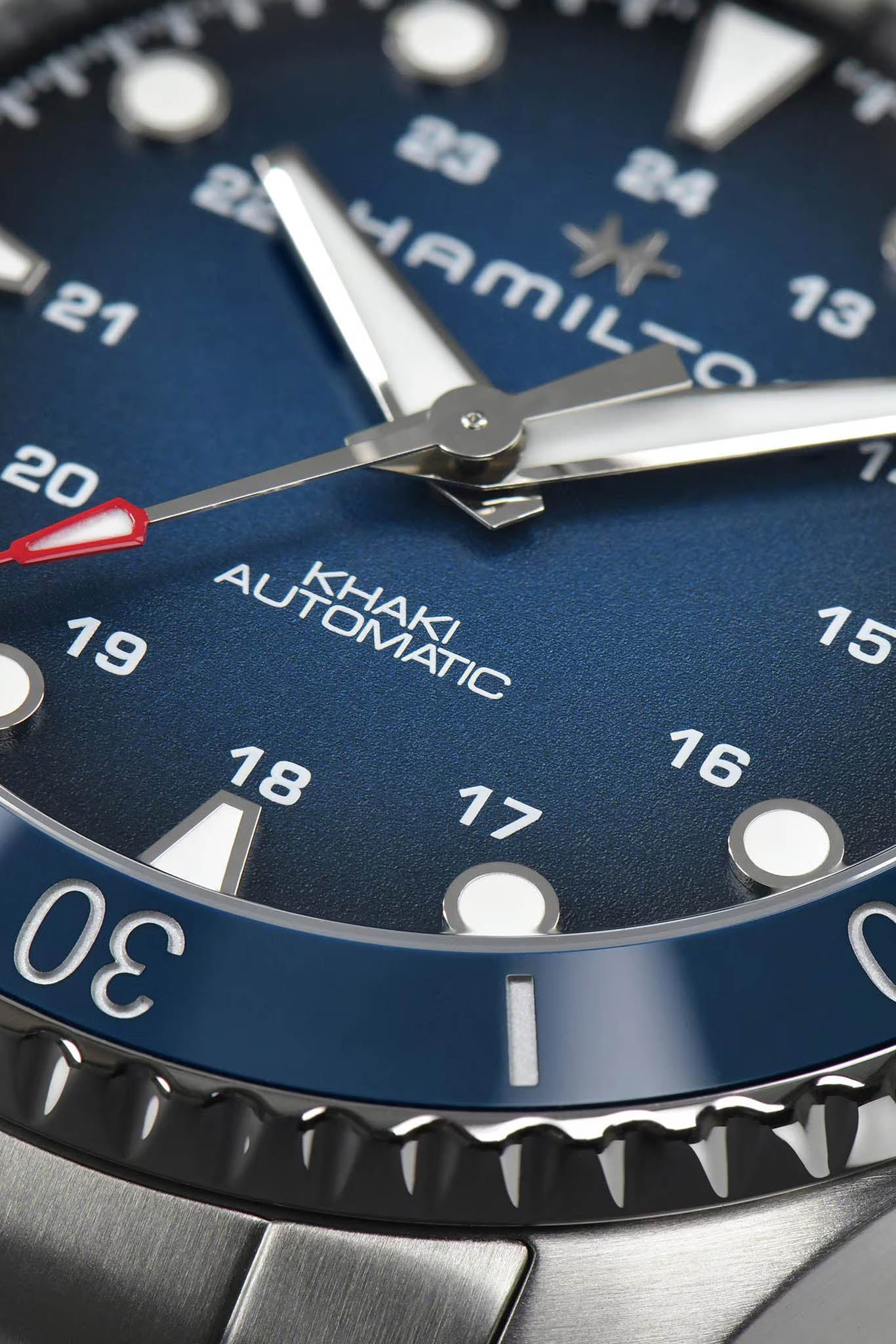 Hamilton Khaki Navy Scuba 43 Automatic rannekello