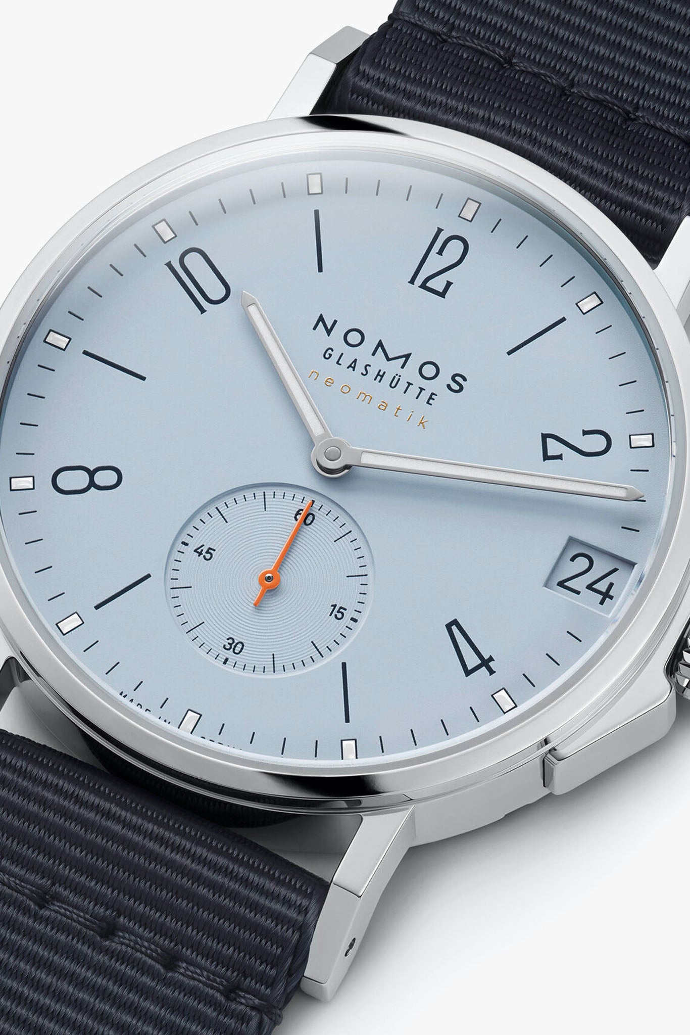 Nomos Glashütte Ahoi Neomatik 38 Date Sky rannekello