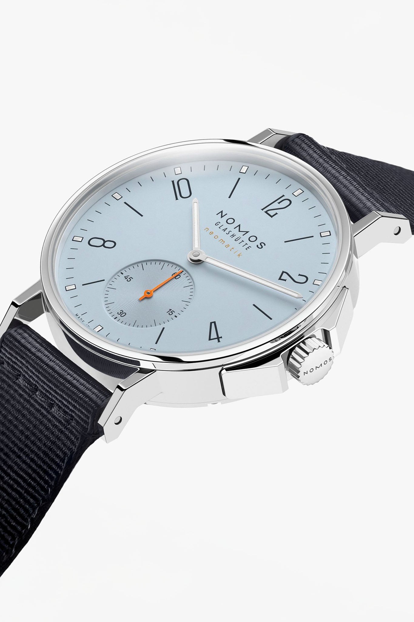 Nomos Glashütte Ahoi Neomatik Sky 36,3mm 568