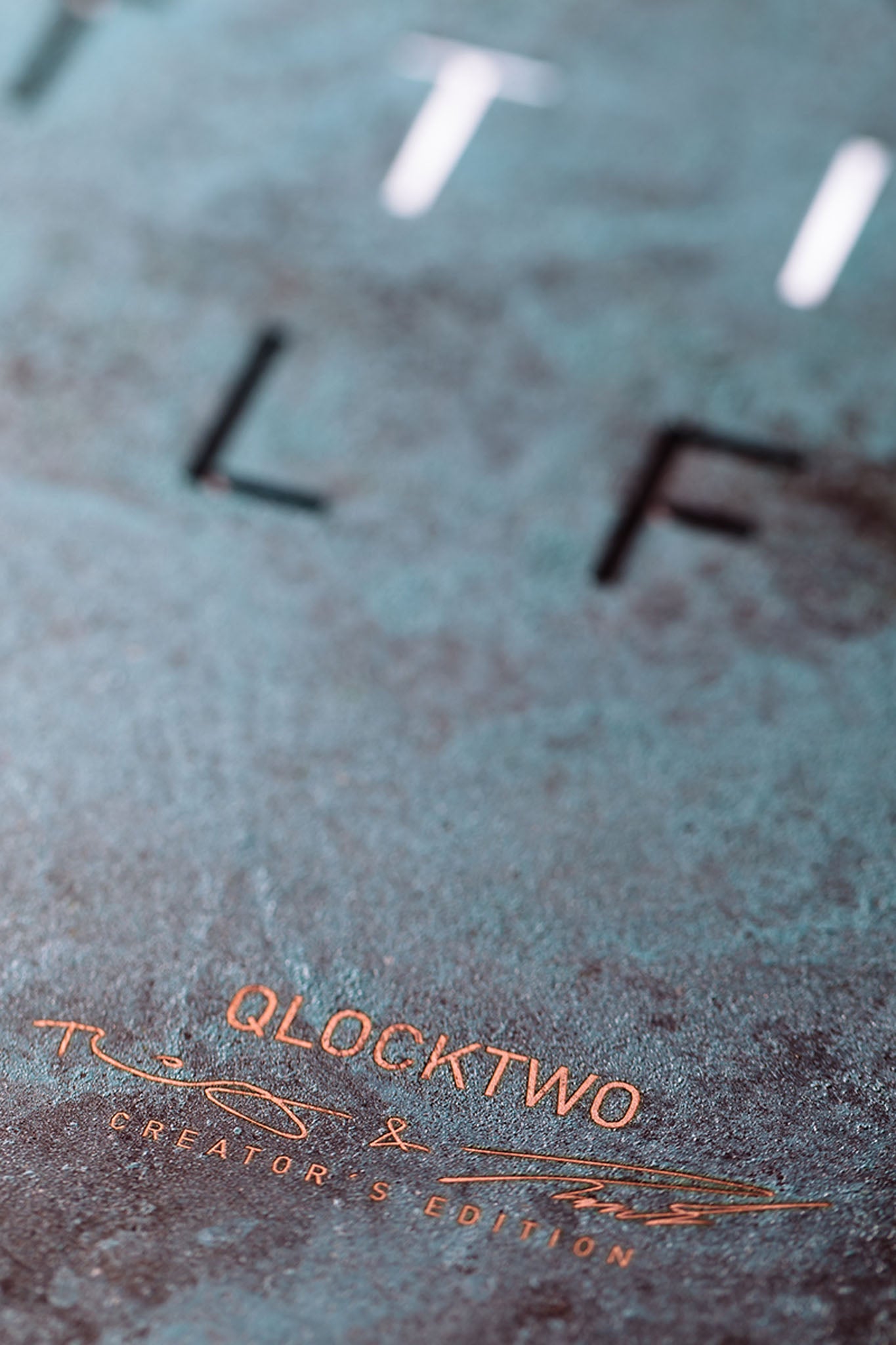 Qlocktwo Earth 45 Creator’s Edition Vintage Copper
