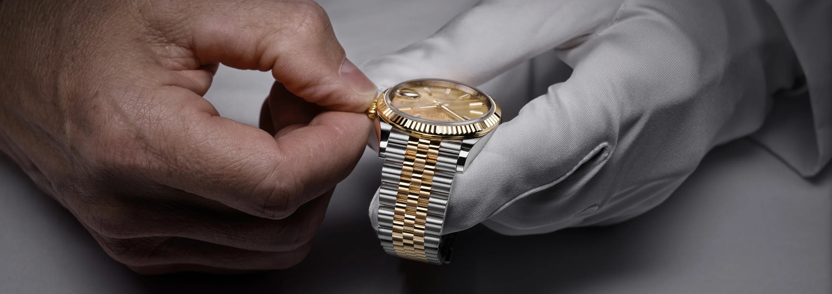 Rolex-kellon huoltaminen