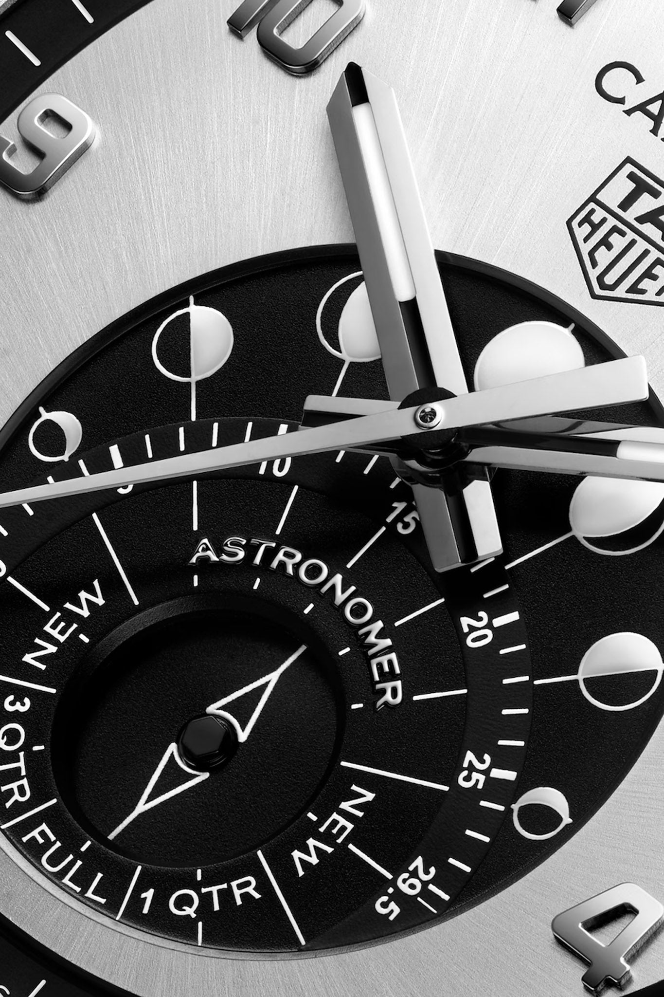 TAG Heuer Carrera Astronomer rannekello