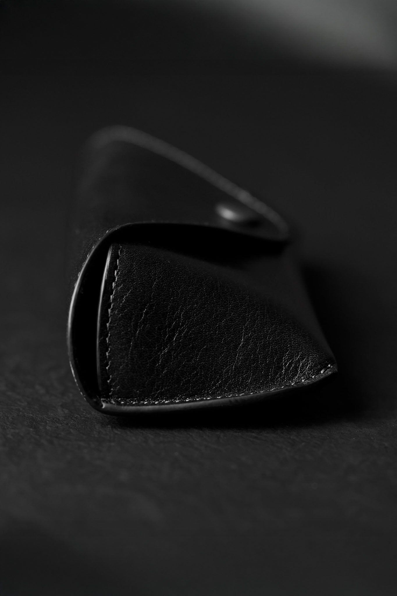 Time Resistance A High Wind In Jamaica, silmälasikotelo nahkaa, musta