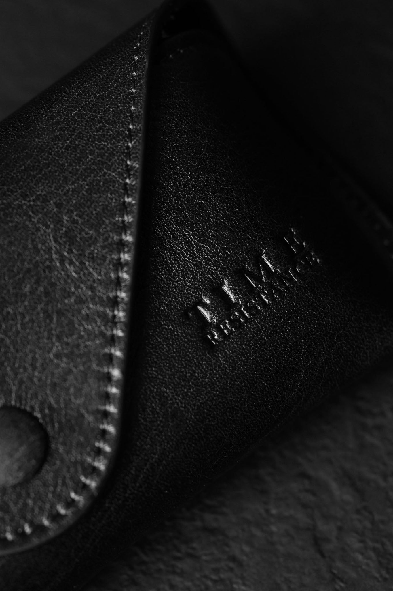 Time Resistance A High Wind In Jamaica, silmälasikotelo nahkaa, musta