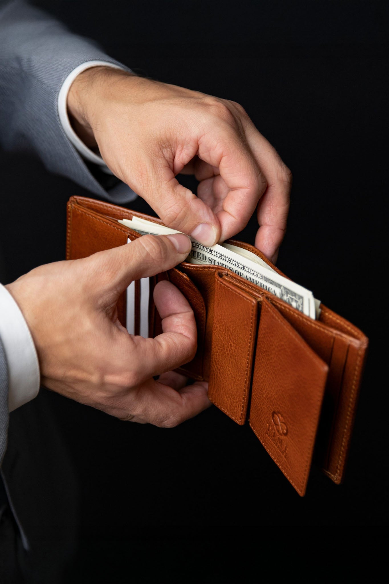 Time Resistance Daniel, nahkalompakko, konjakki