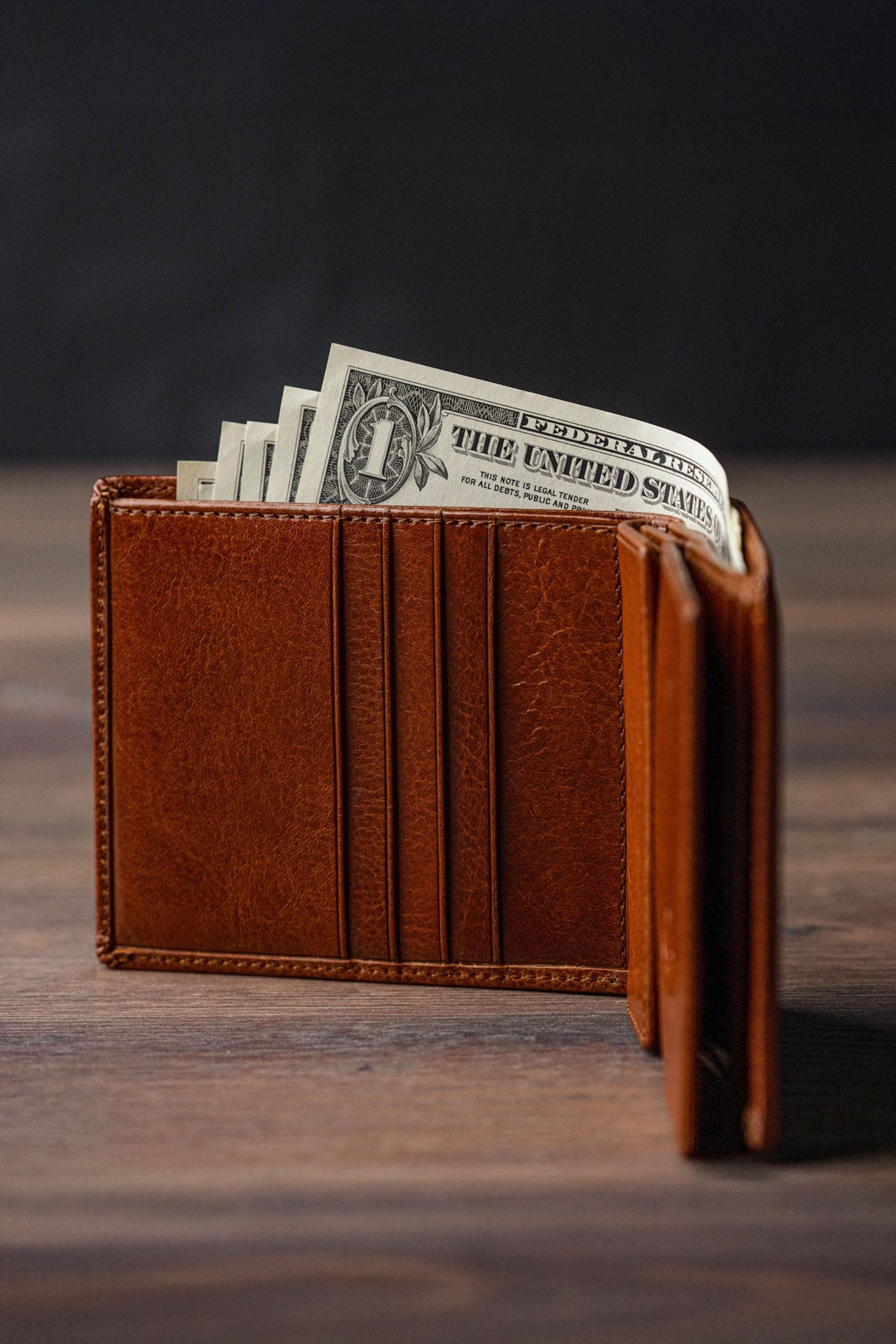 Time Resistance Daniel, nahkalompakko, konjakki